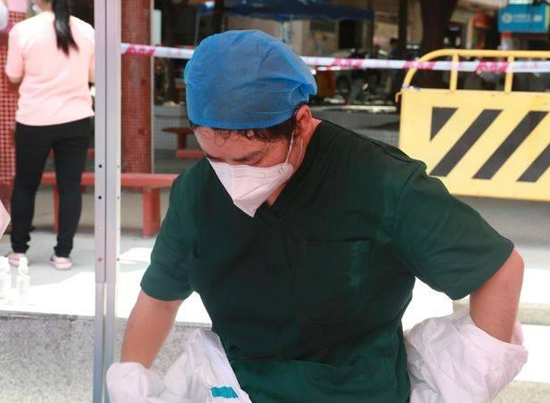 2-2.png 醫務人員