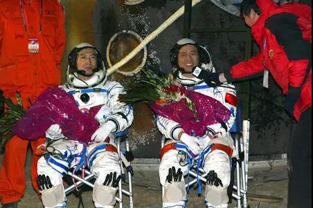 圖片 (2).jpg 宇航員1