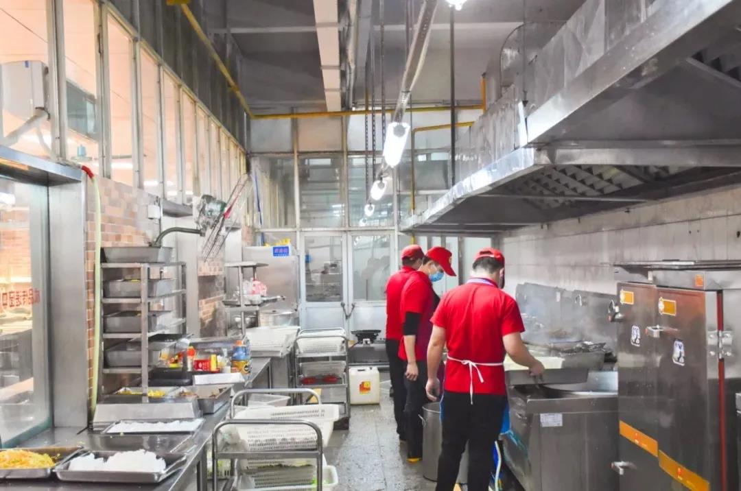 學校食堂.jpg 學校食堂