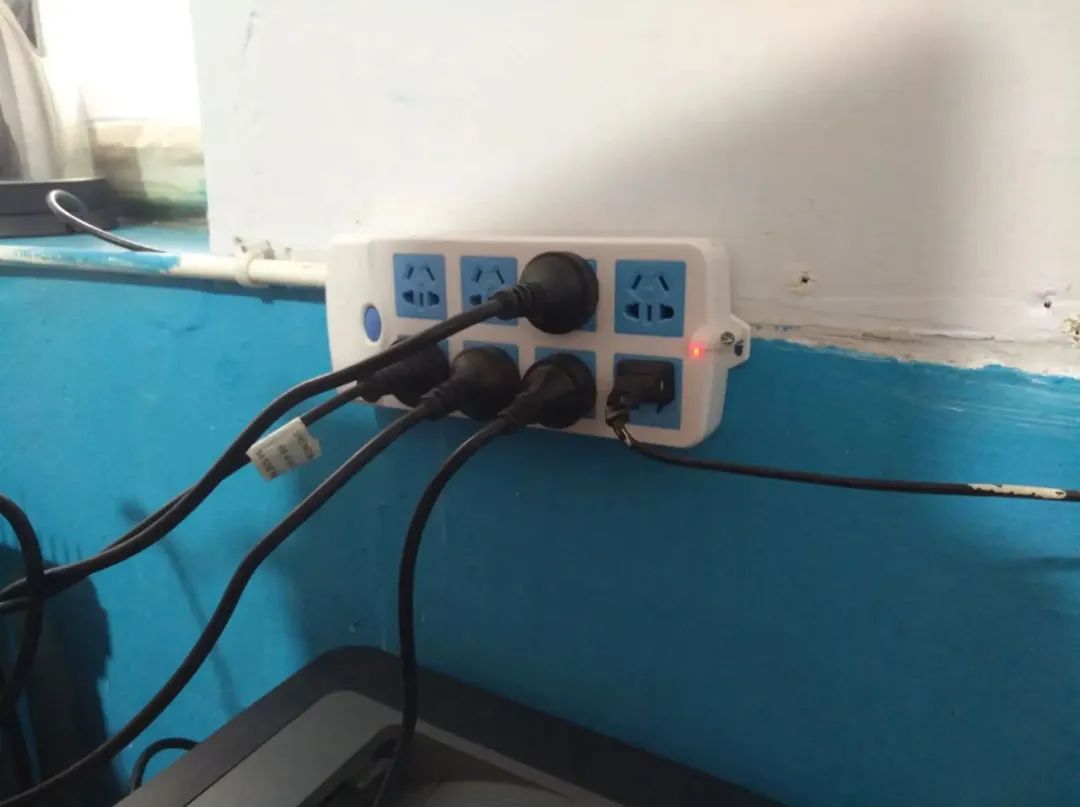 插座電源牢固 插座電源牢固