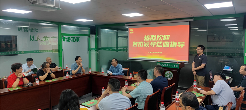 街道辦和企業家參觀康來福.png 街道辦和企業家參觀康來福.png